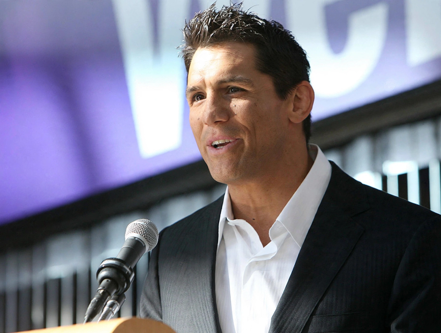 Frank Shamrock speaking on stage